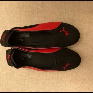 Pumas woman’s size 6.